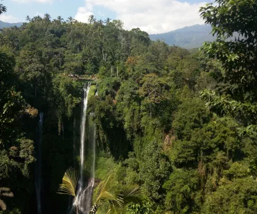 Kanto Lampo Waterfall