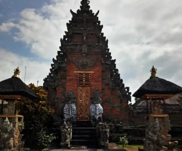 Taman Saraswati Temple